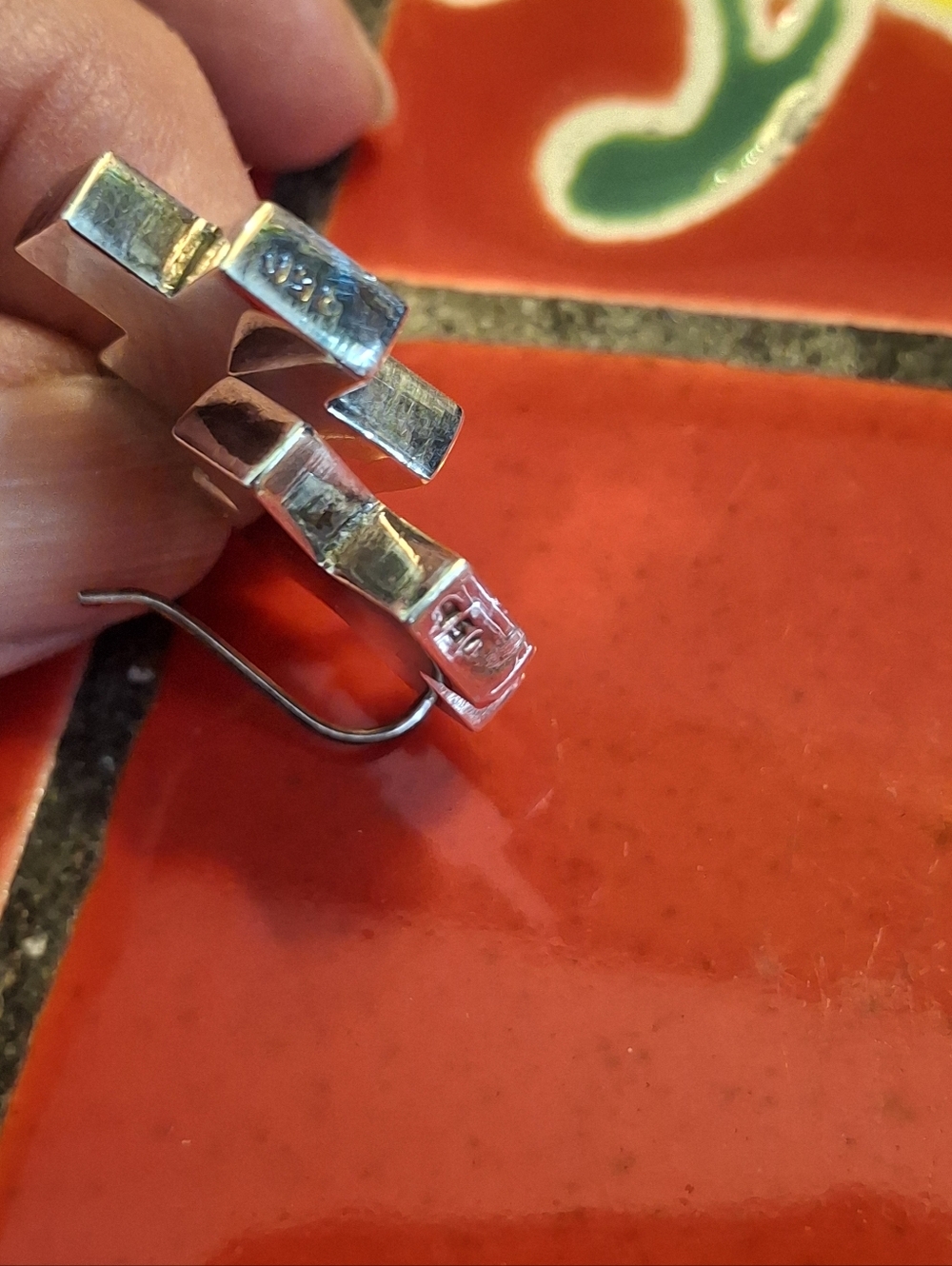 Silver CROSS EARRINGS 3/4" 750/1000 Silver Vintge Not Hollow Excellent Pre-owned - Picture 2 of 8